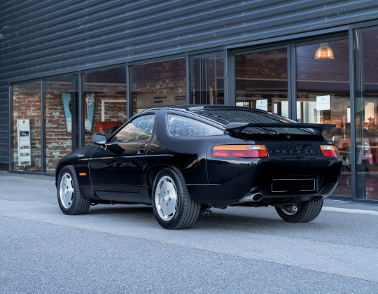 Porsche 928 S4